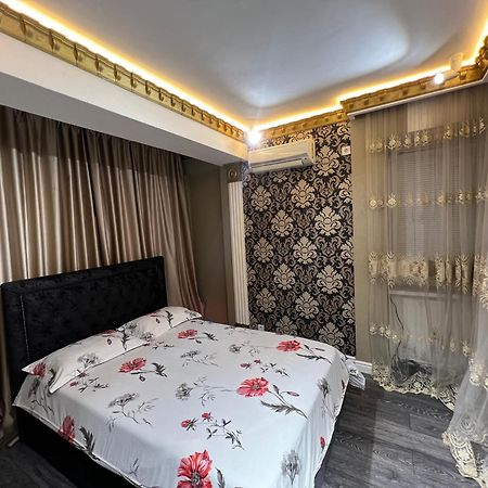 2 Bedrooms Heart Of City Center Chisinau Exterior foto