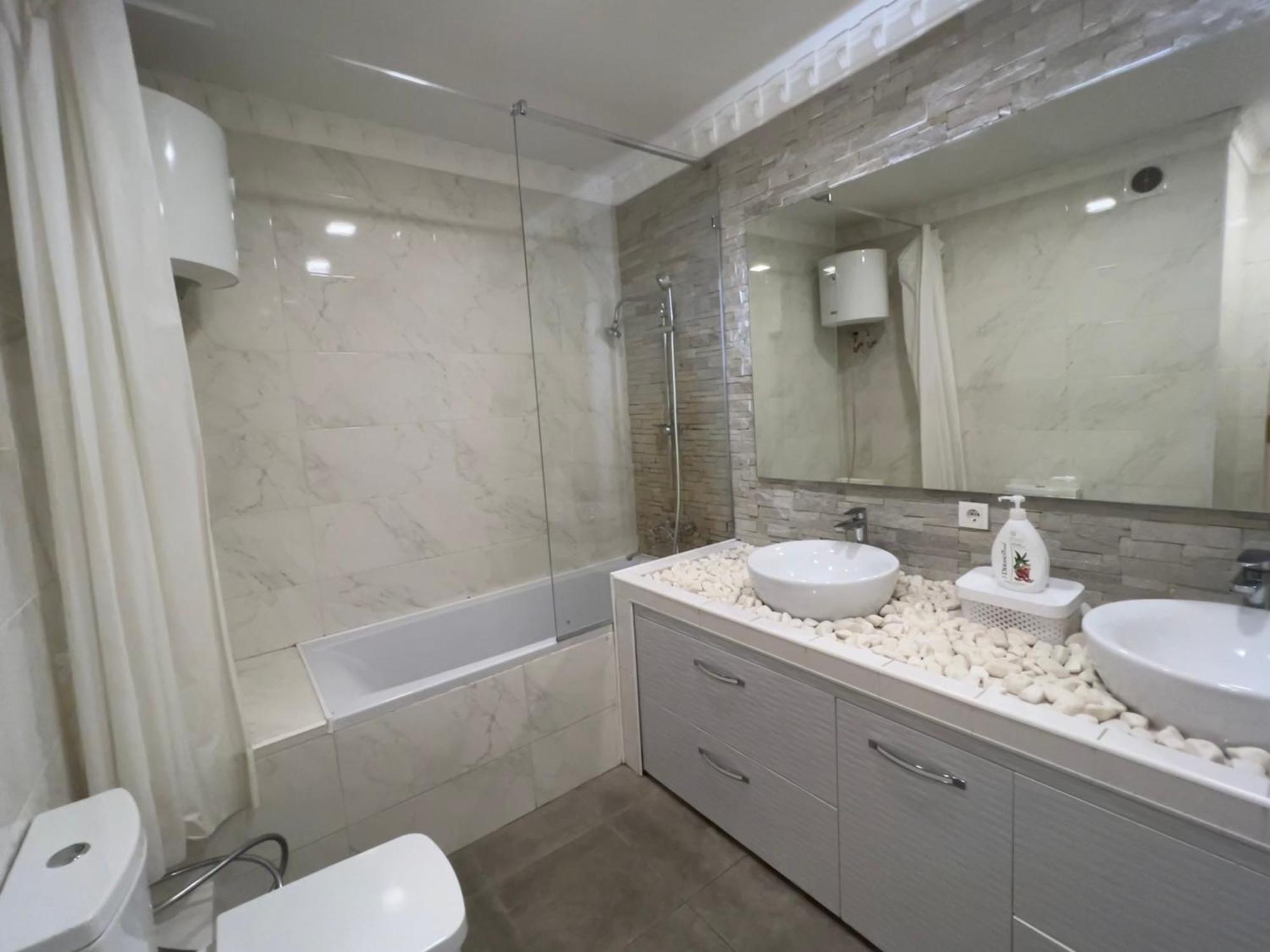 2 Bedrooms Heart Of City Center Chisinau Exterior foto